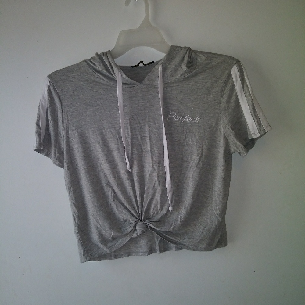 Rags to Riches crop top baseball type tee size M
